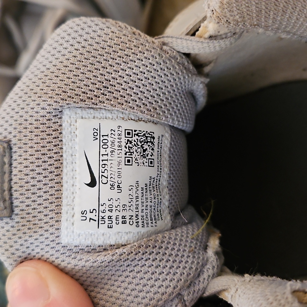 CLEATS - Picture 3 of 3